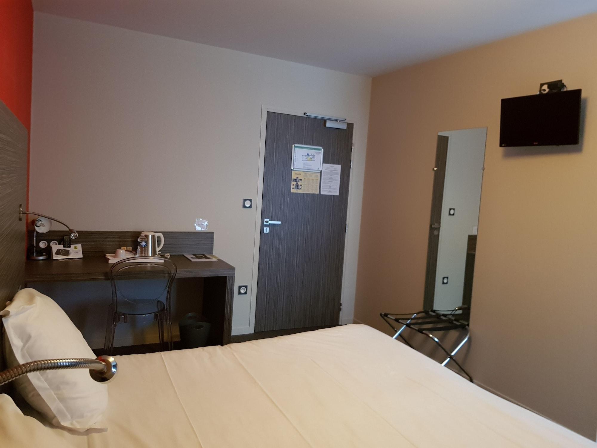 Logis Hotel A La Bonne Auberge Laval  Buitenkant foto