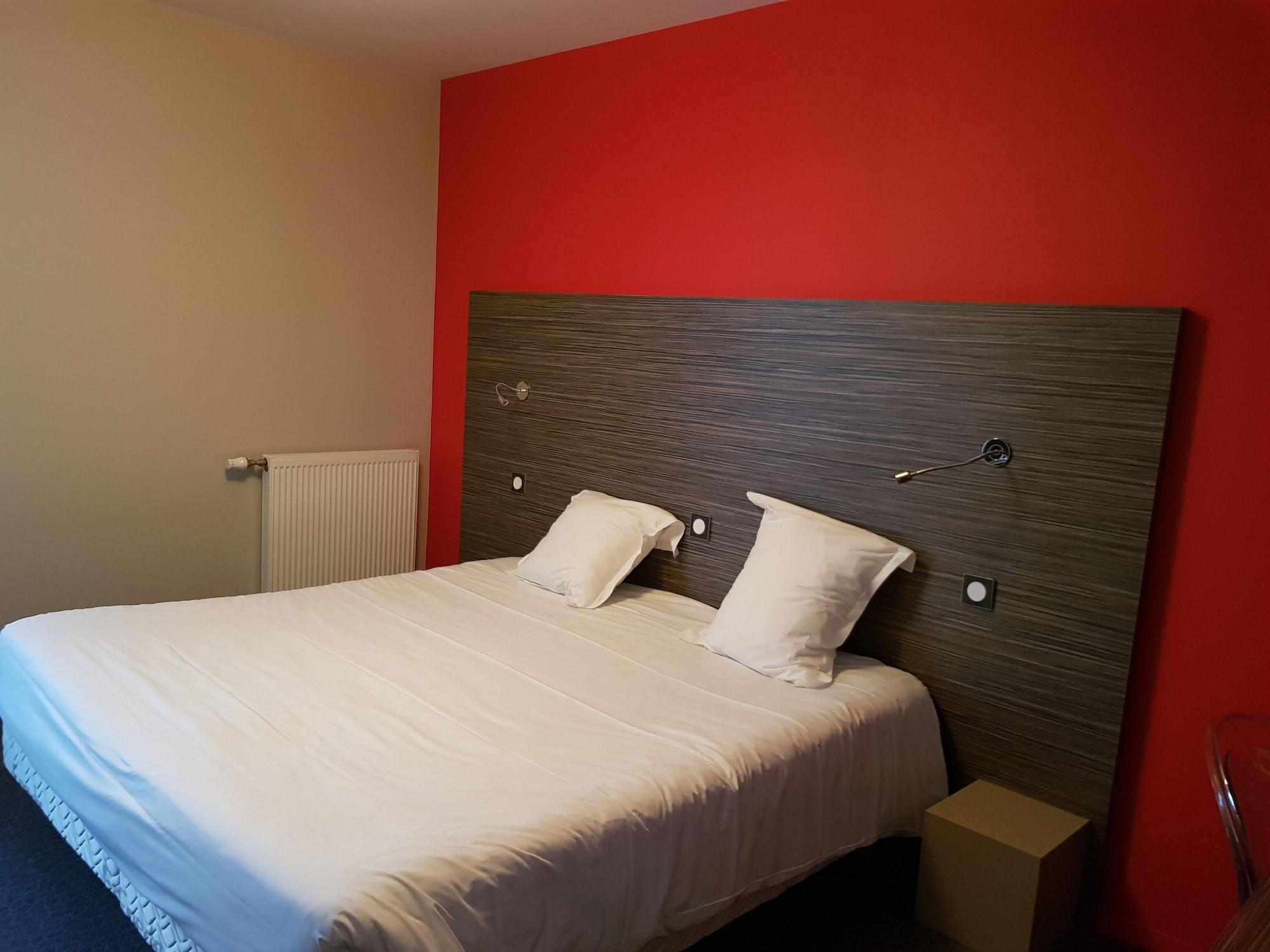 Logis Hotel A La Bonne Auberge Laval  Buitenkant foto