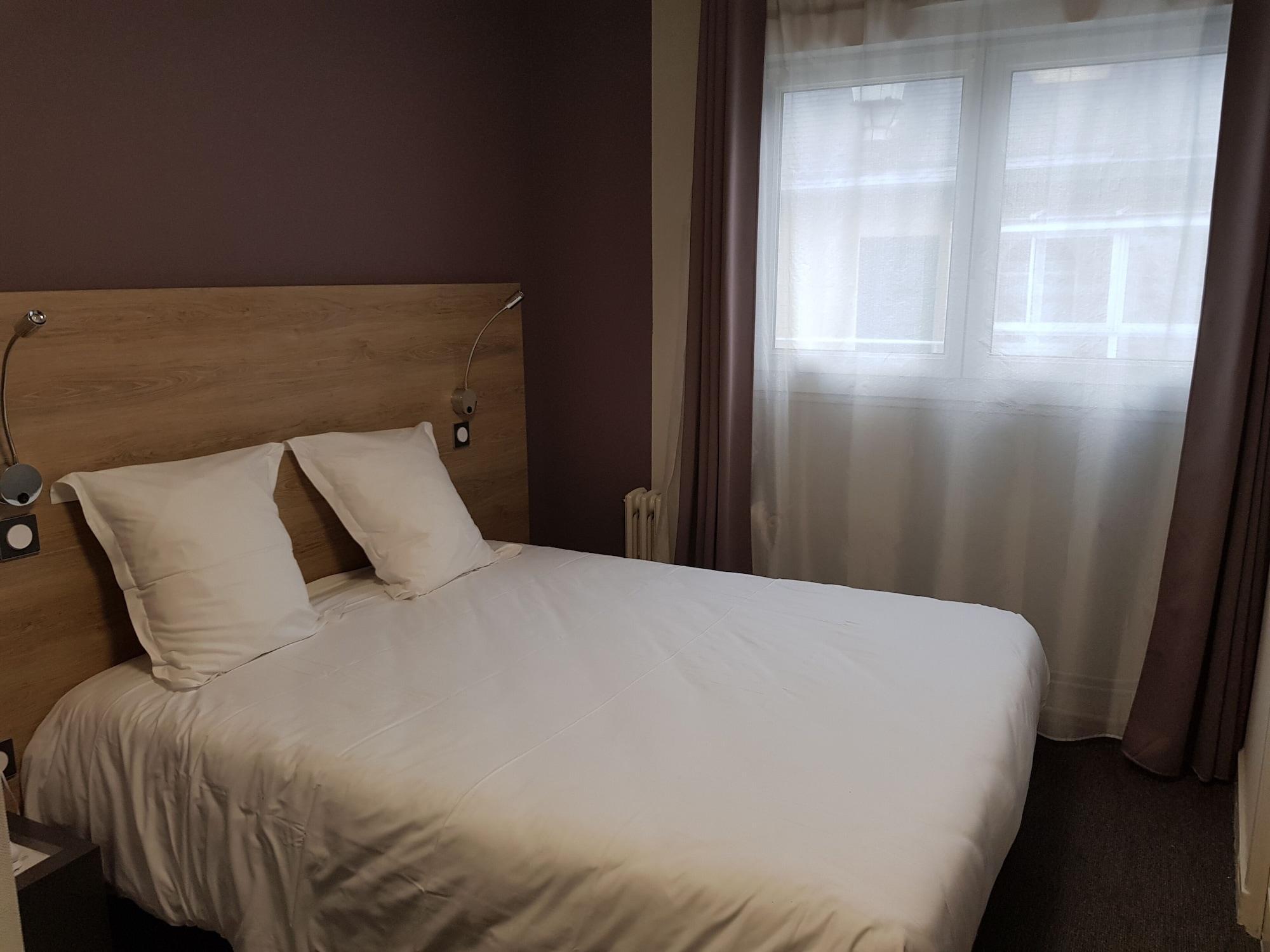 Logis Hotel A La Bonne Auberge Laval  Buitenkant foto