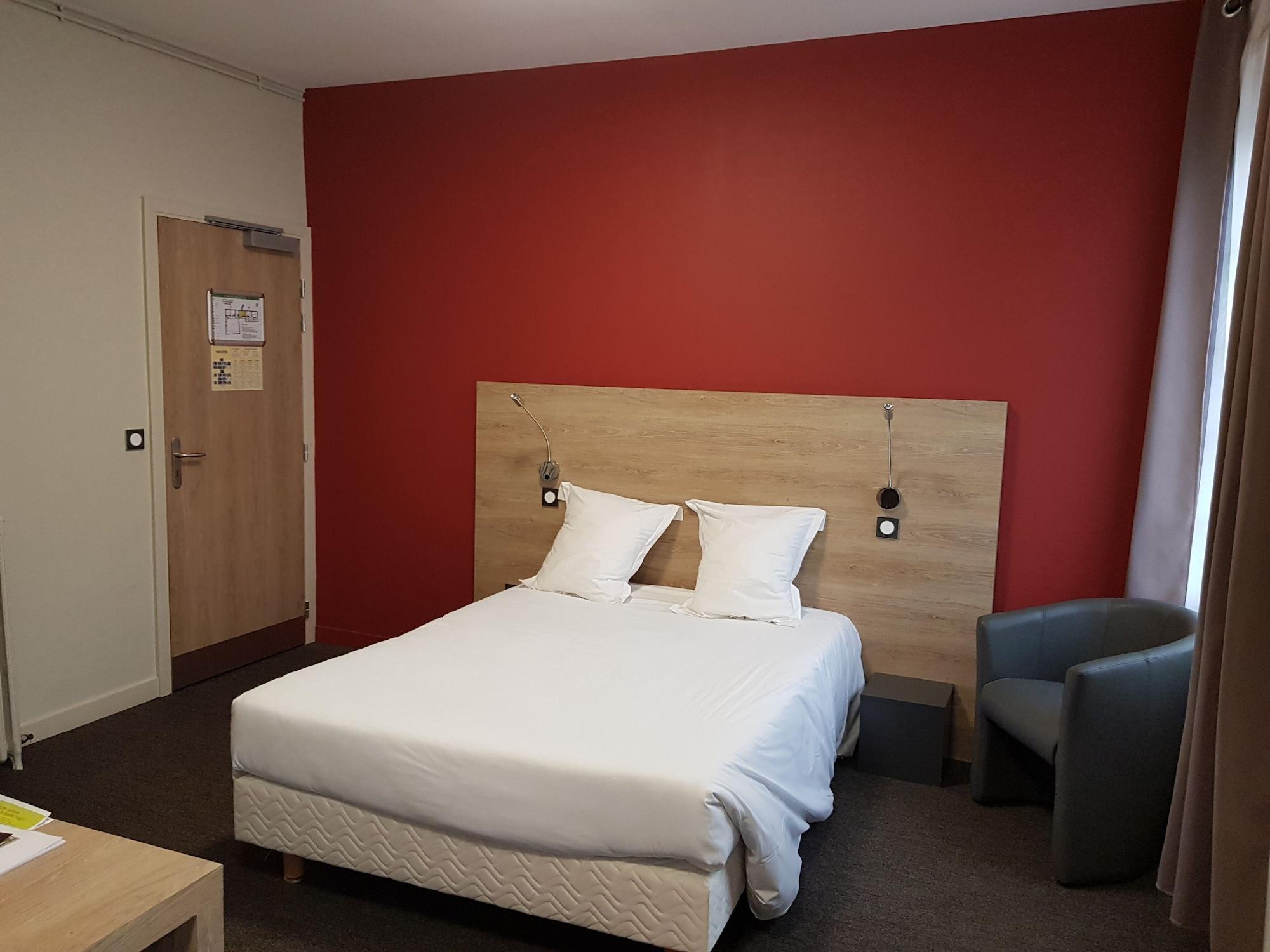 Logis Hotel A La Bonne Auberge Laval  Buitenkant foto