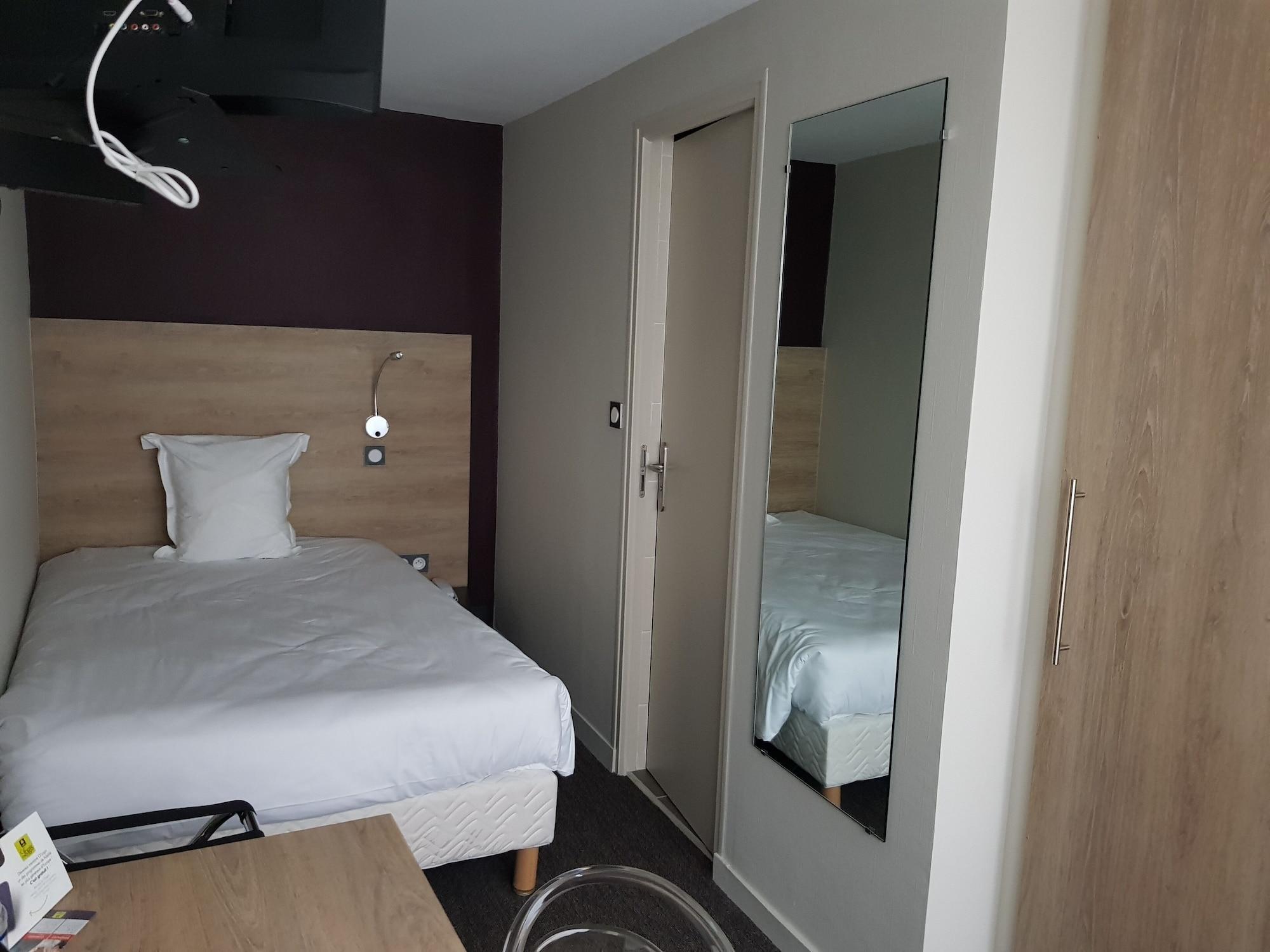 Logis Hotel A La Bonne Auberge Laval  Buitenkant foto
