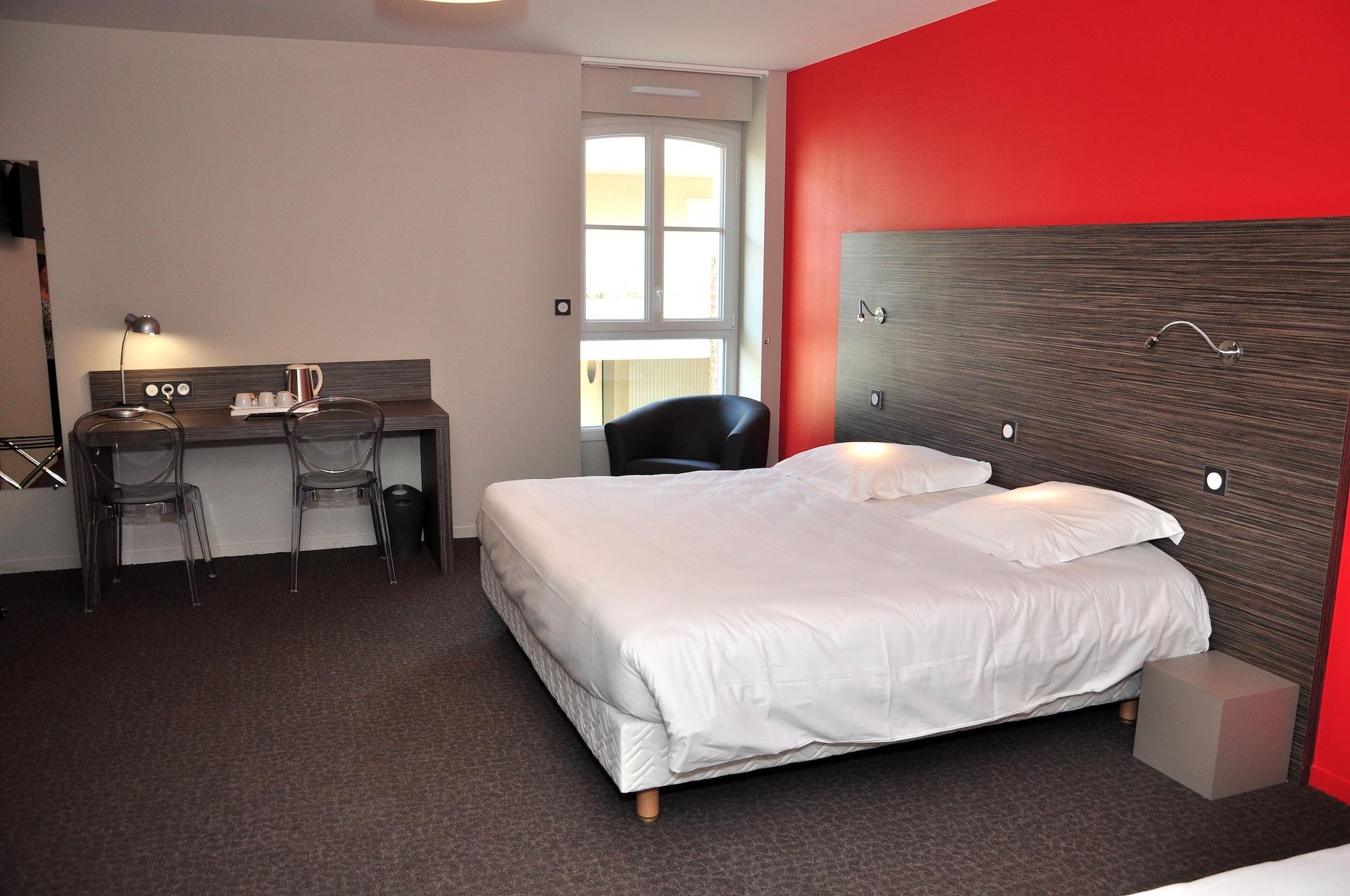 Logis Hotel A La Bonne Auberge Laval  Buitenkant foto